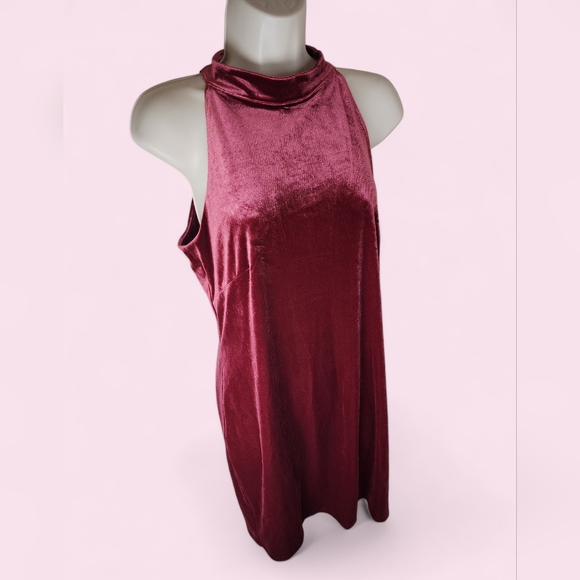 New WHBM Red Velvet Mock Neck Halter Knee Length Dress 6 - Picture 2 of 7